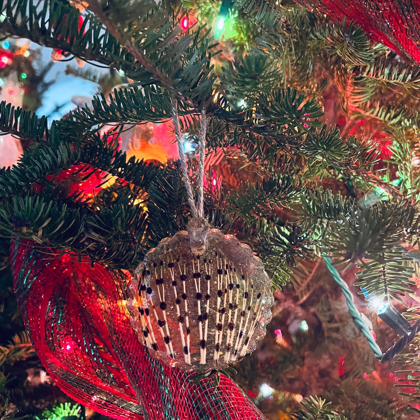 Lionfish Ornament Scalloped Round